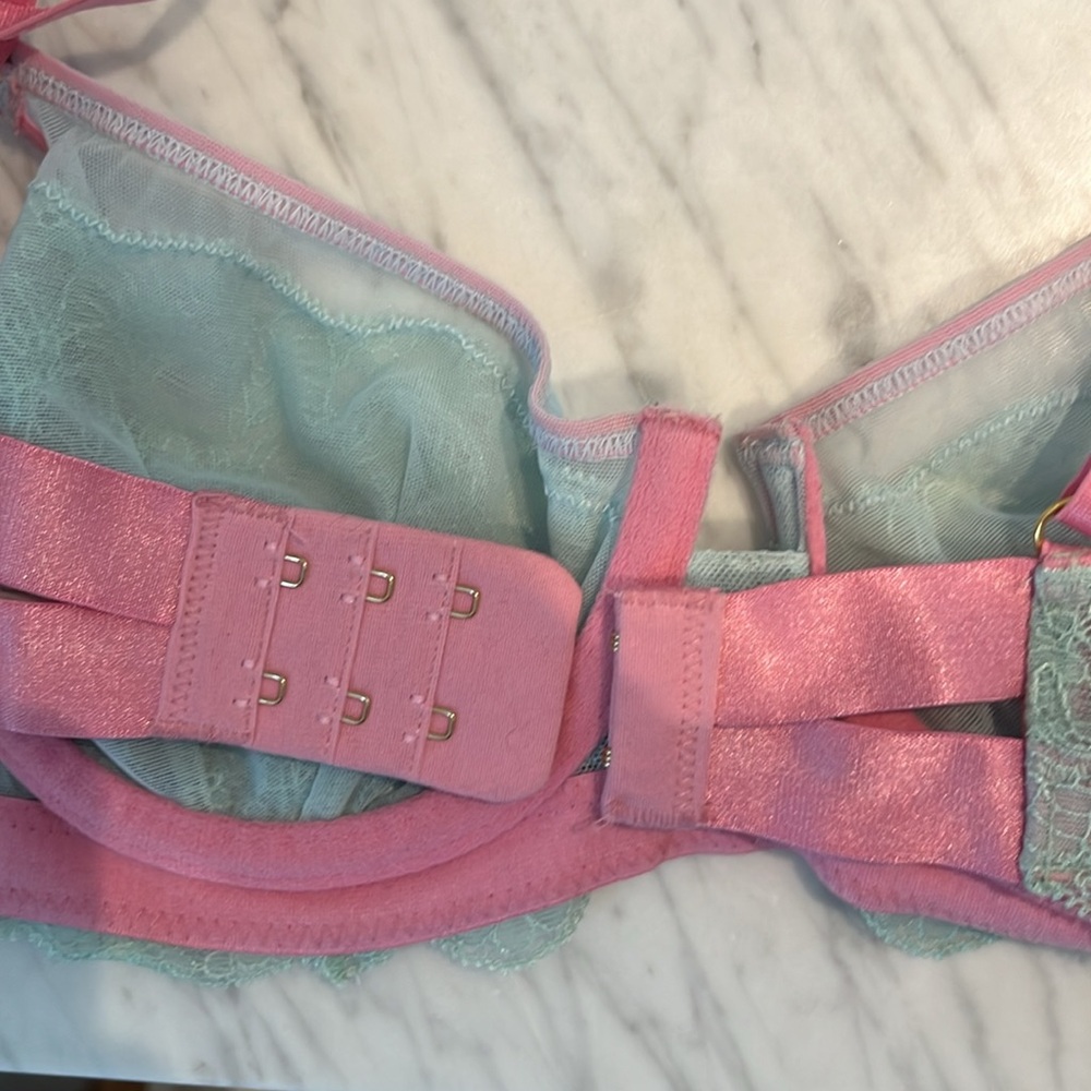 Dora Larsen bra - Picture 3 of 4